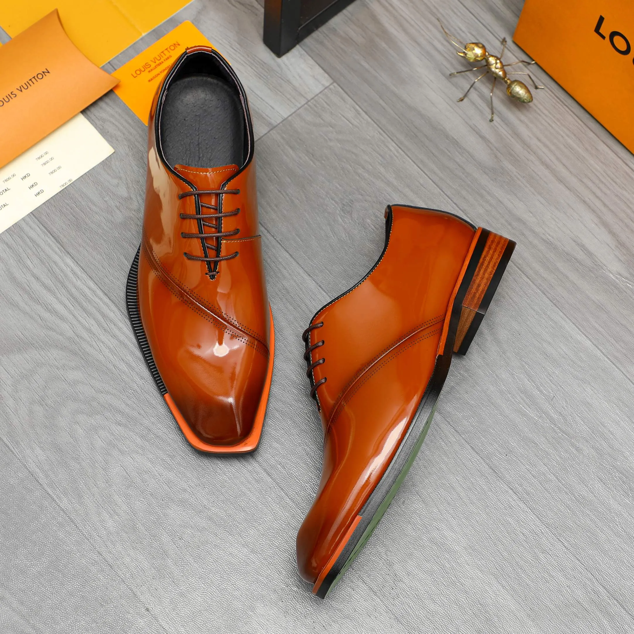 Men's shoes 💰600 Product trademark: LV "Louis Vuitton" business formal lace-up leather shoes Regular size: 37-46 Product material: Selected pearlescent polished cowhide upper, pigskin lining, rubber outsole